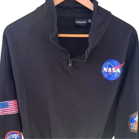 Chemistry cropped sweatshirt, size XL, elasticized bottom, NASA themed, neck zip - Picture 3 of 4